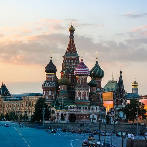 saint-basils-and-the-gum-moscow-red-square-GLRFXE3-min