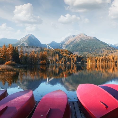 strbske-pleso-lake-in-slovak-high-tatras-mountains-QYXXS2Y-min