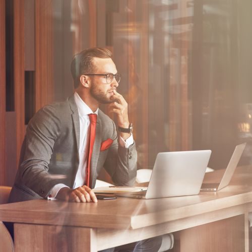 confident-professional-businessman-using-his-lapto-9TLXZ4S-min (1) confident-professional-businessman-using-his-lapto-9TLXZ4S-min (1)