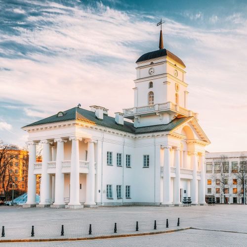 minsk-belarus-old-minsk-city-hall-on-freedom-squar-P9VJRFX-min